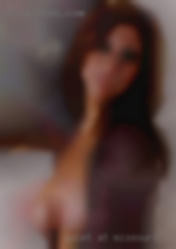 Quiet Missouri singles nude at first but open up quickly.